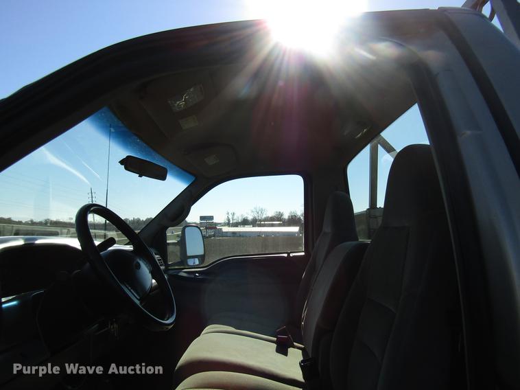 image for item DE5008 2001 Ford F350 Super Duty XLT utility bed truck with crane