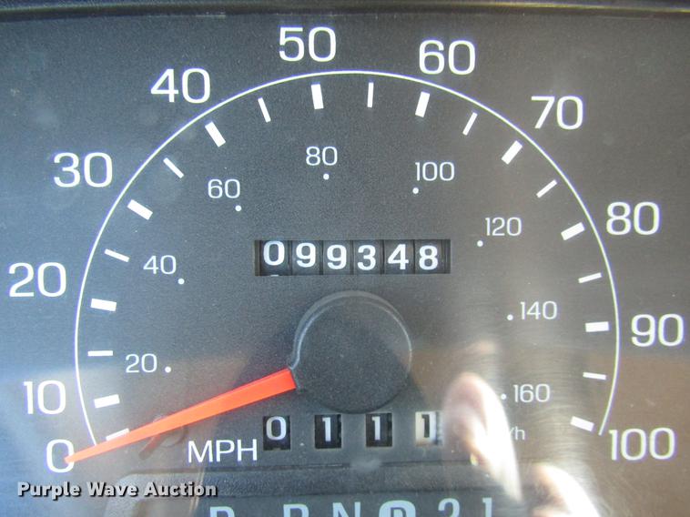 image for item DE5008 2001 Ford F350 Super Duty XLT utility bed truck with crane