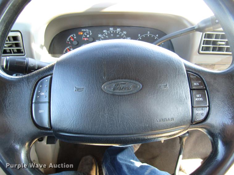 image for item DE5008 2001 Ford F350 Super Duty XLT utility bed truck with crane