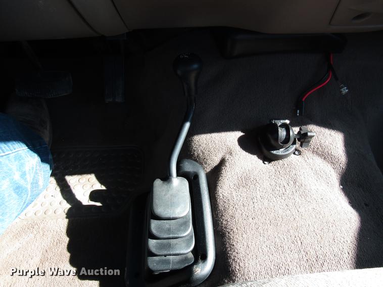 image for item DE5008 2001 Ford F350 Super Duty XLT utility bed truck with crane