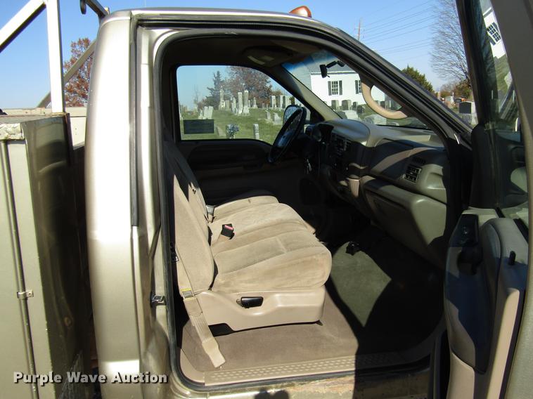 image for item DE5008 2001 Ford F350 Super Duty XLT utility bed truck with crane