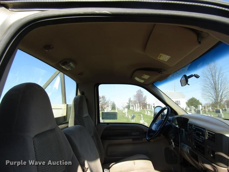 image for item DE5008 2001 Ford F350 Super Duty XLT utility bed truck with crane