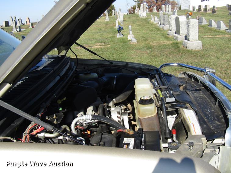 image for item DE5008 2001 Ford F350 Super Duty XLT utility bed truck with crane