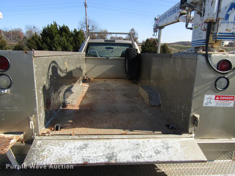 image for item DE5008 2001 Ford F350 Super Duty XLT utility bed truck with crane