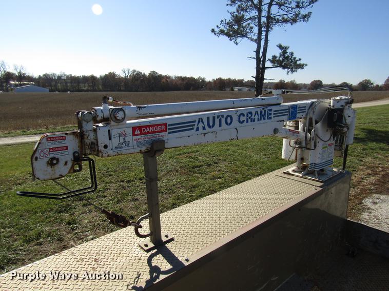 image for item DE5008 2001 Ford F350 Super Duty XLT utility bed truck with crane