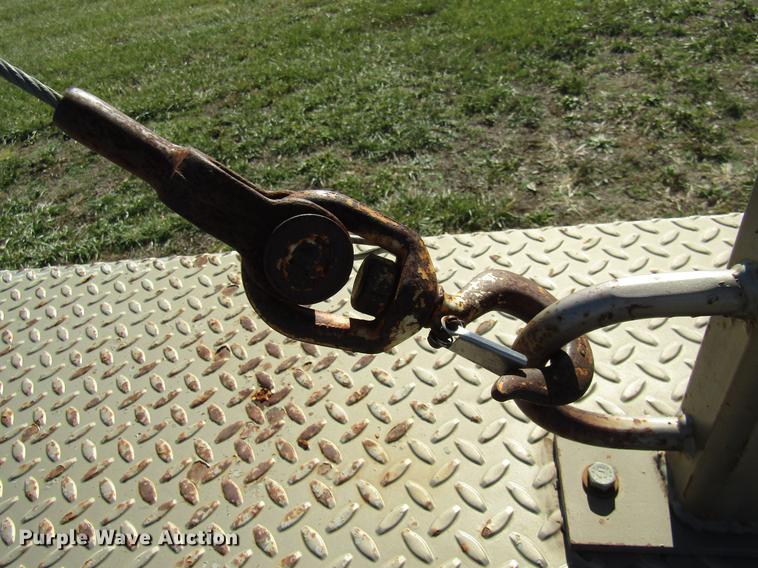 image for item DE5008 2001 Ford F350 Super Duty XLT utility bed truck with crane