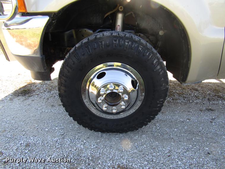 image for item DE5008 2001 Ford F350 Super Duty XLT utility bed truck with crane