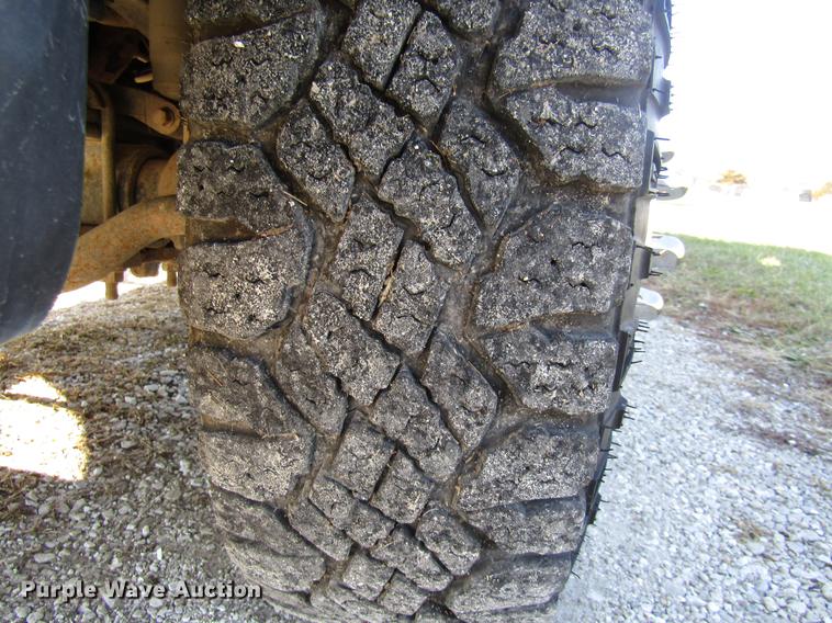 image for item DE5008 2001 Ford F350 Super Duty XLT utility bed truck with crane