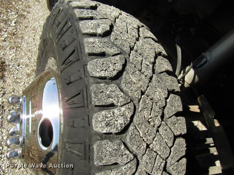 image for item DE5008 2001 Ford F350 Super Duty XLT utility bed truck with crane