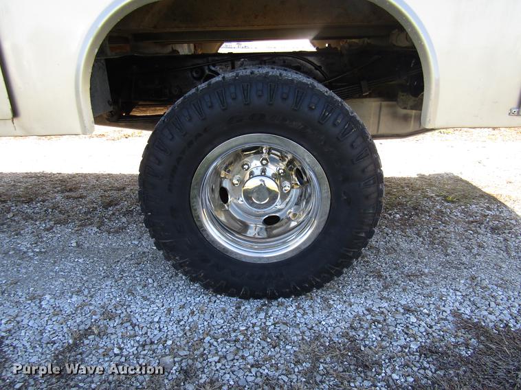 image for item DE5008 2001 Ford F350 Super Duty XLT utility bed truck with crane