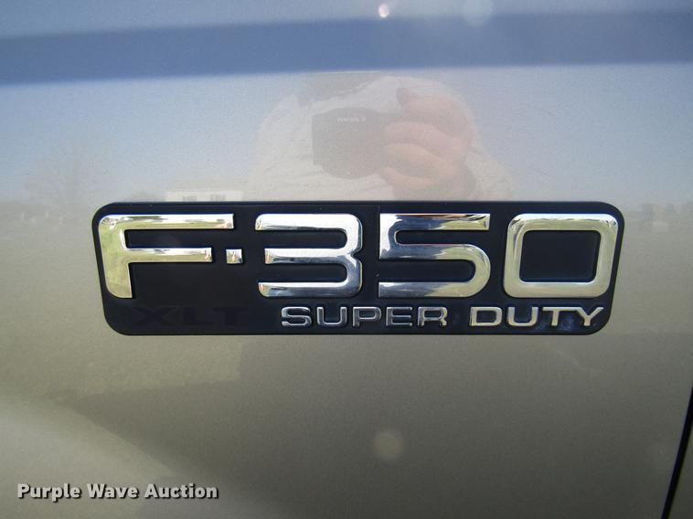 image for item DE5008 2001 Ford F350 Super Duty XLT utility bed truck with crane