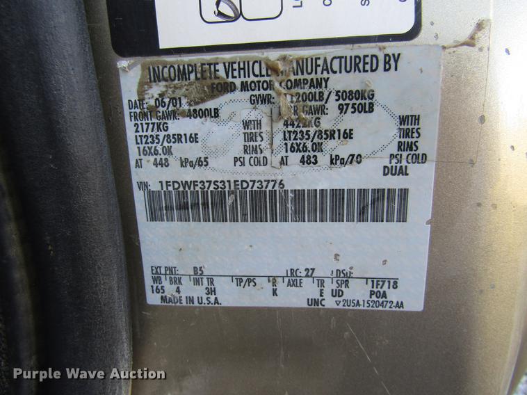 image for item DE5008 2001 Ford F350 Super Duty XLT utility bed truck with crane