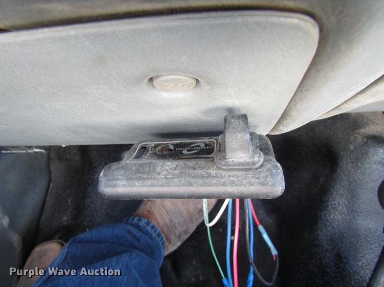 image for item DE5011 2004 Ford F350 Super Duty XL utility bed pickup truck with crane