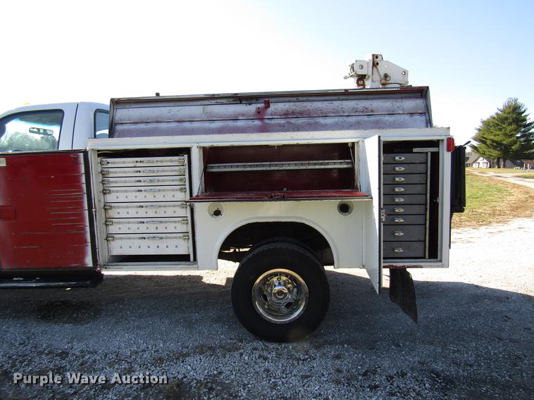 image for item DE5011 2004 Ford F350 Super Duty XL utility bed pickup truck with crane