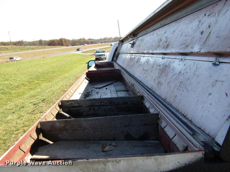 image for item DE5011 2004 Ford F350 Super Duty XL utility bed pickup truck with crane