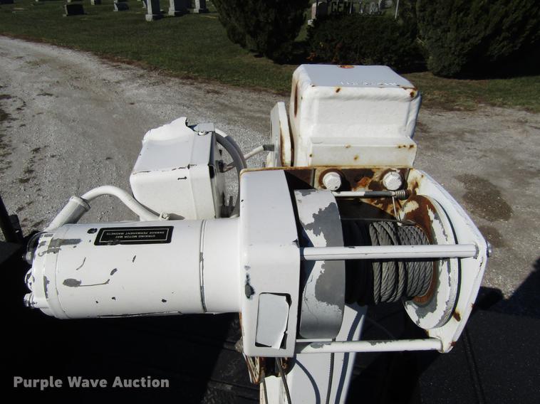 image for item DE5011 2004 Ford F350 Super Duty XL utility bed pickup truck with crane