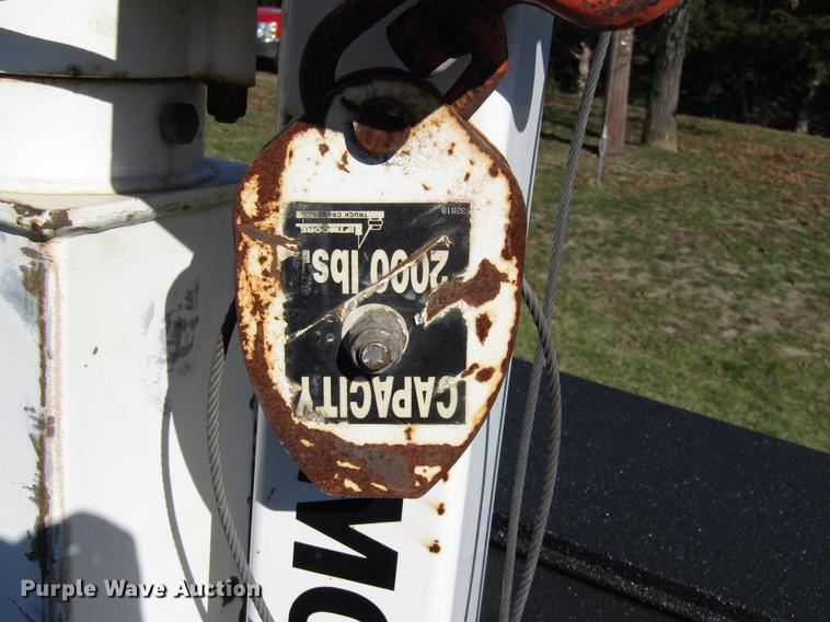 image for item DE5011 2004 Ford F350 Super Duty XL utility bed pickup truck with crane