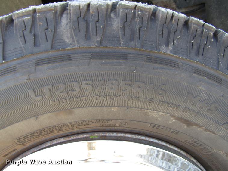 image for item DE5011 2004 Ford F350 Super Duty XL utility bed pickup truck with crane