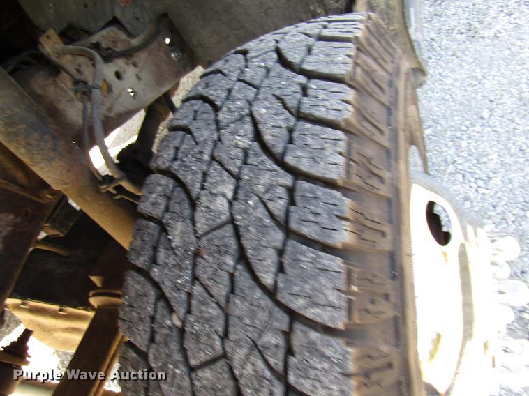 image for item DE5011 2004 Ford F350 Super Duty XL utility bed pickup truck with crane