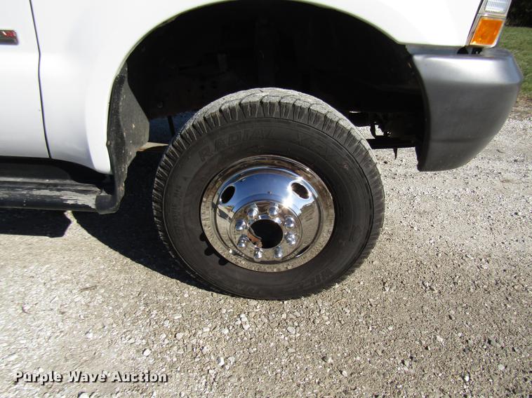 image for item DE5011 2004 Ford F350 Super Duty XL utility bed pickup truck with crane