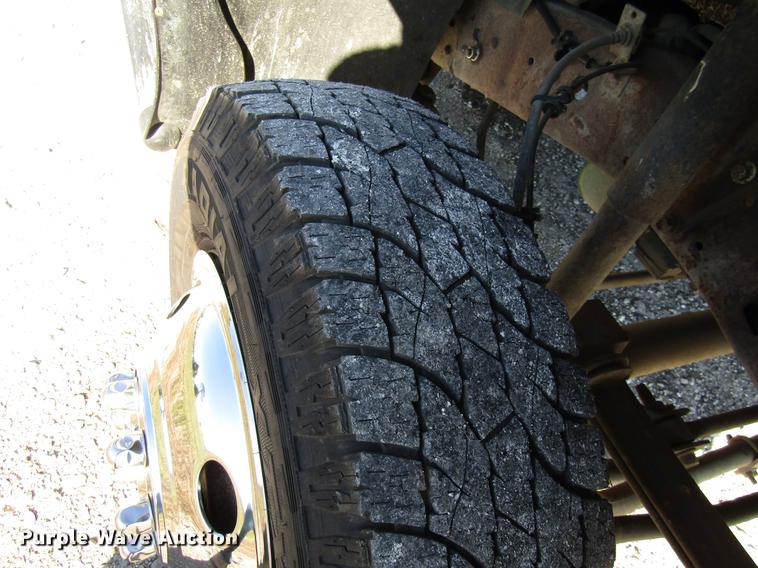 image for item DE5011 2004 Ford F350 Super Duty XL utility bed pickup truck with crane