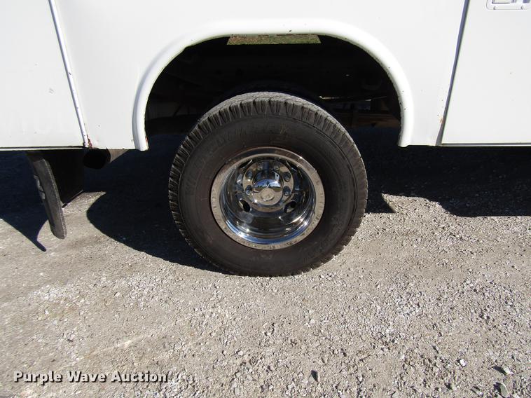 image for item DE5011 2004 Ford F350 Super Duty XL utility bed pickup truck with crane