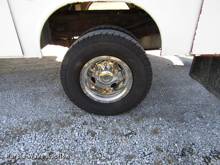 image for item DE5011 2004 Ford F350 Super Duty XL utility bed pickup truck with crane