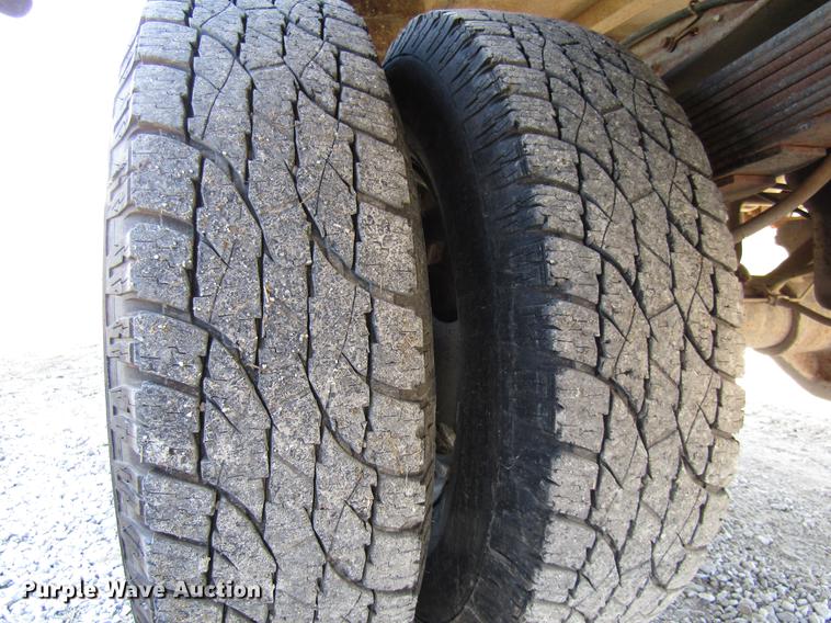 image for item DE5011 2004 Ford F350 Super Duty XL utility bed pickup truck with crane