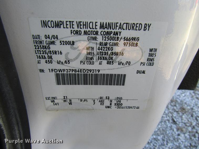 image for item DE5011 2004 Ford F350 Super Duty XL utility bed pickup truck with crane