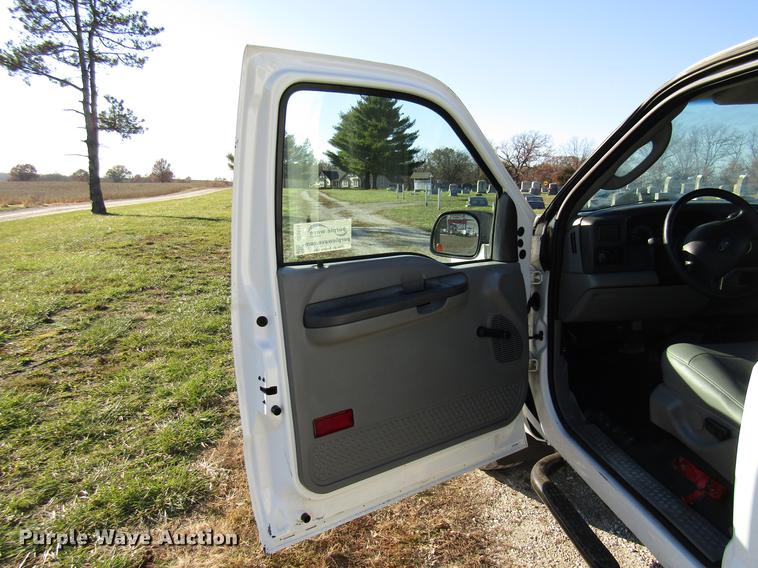 image for item DE5014 2003 Ford F350 Super Duty XL utility bed pickup truck