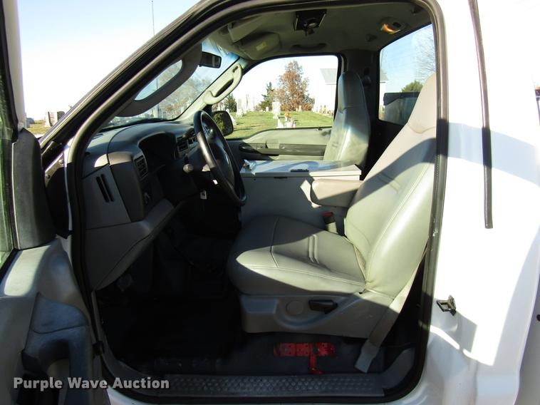 image for item DE5014 2003 Ford F350 Super Duty XL utility bed pickup truck