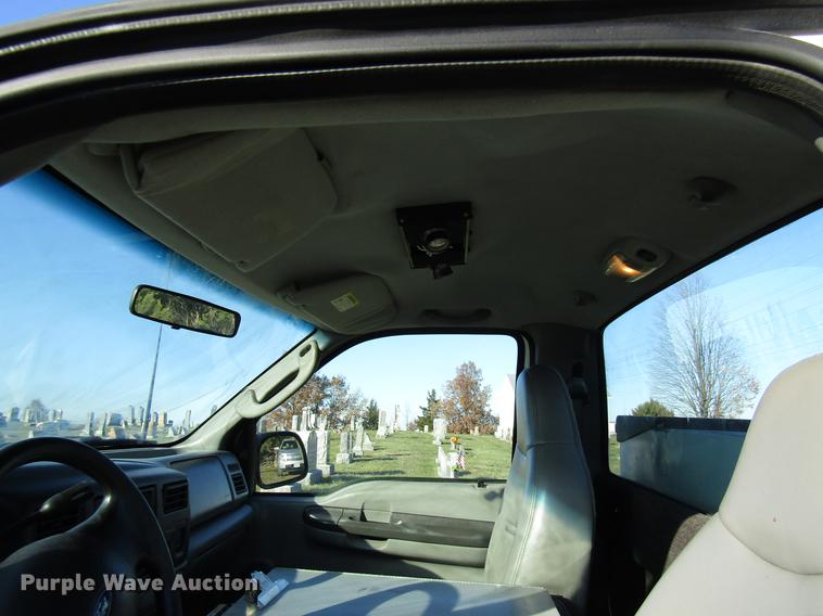 image for item DE5014 2003 Ford F350 Super Duty XL utility bed pickup truck