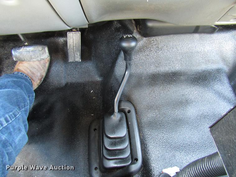 image for item DE5014 2003 Ford F350 Super Duty XL utility bed pickup truck