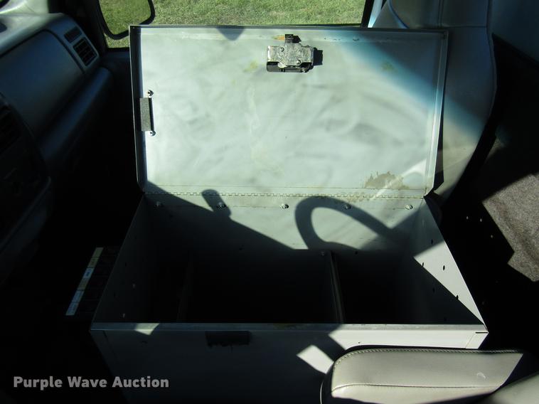 image for item DE5014 2003 Ford F350 Super Duty XL utility bed pickup truck