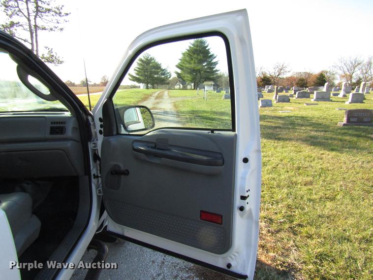 image for item DE5014 2003 Ford F350 Super Duty XL utility bed pickup truck