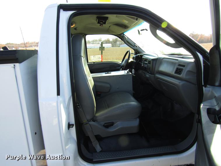 image for item DE5014 2003 Ford F350 Super Duty XL utility bed pickup truck