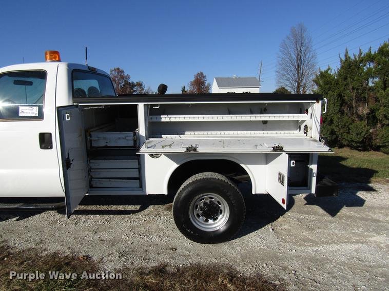 image for item DE5014 2003 Ford F350 Super Duty XL utility bed pickup truck