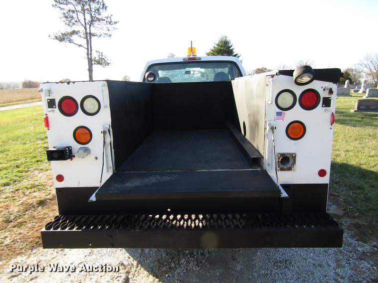 image for item DE5014 2003 Ford F350 Super Duty XL utility bed pickup truck