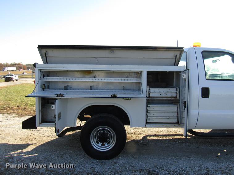 image for item DE5014 2003 Ford F350 Super Duty XL utility bed pickup truck