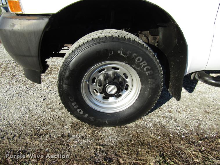 image for item DE5014 2003 Ford F350 Super Duty XL utility bed pickup truck