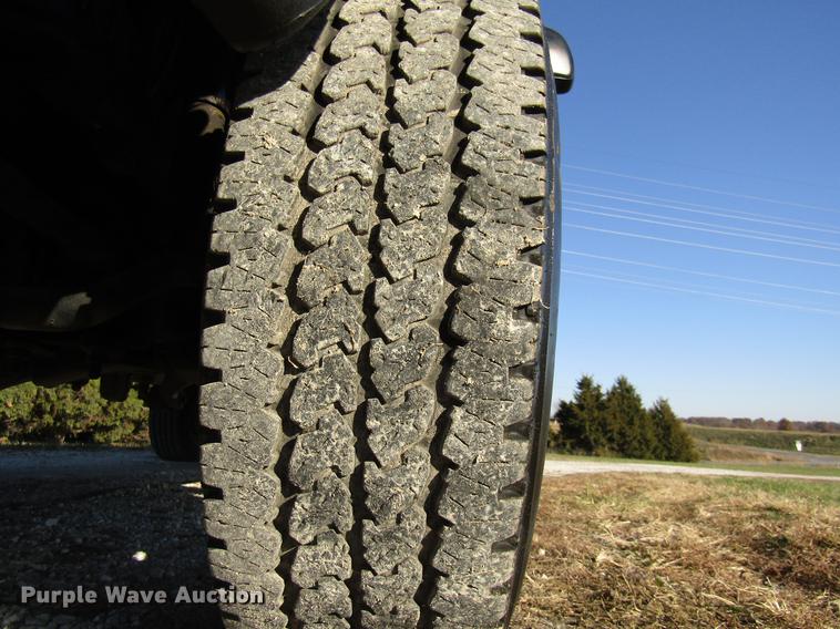 image for item DE5014 2003 Ford F350 Super Duty XL utility bed pickup truck