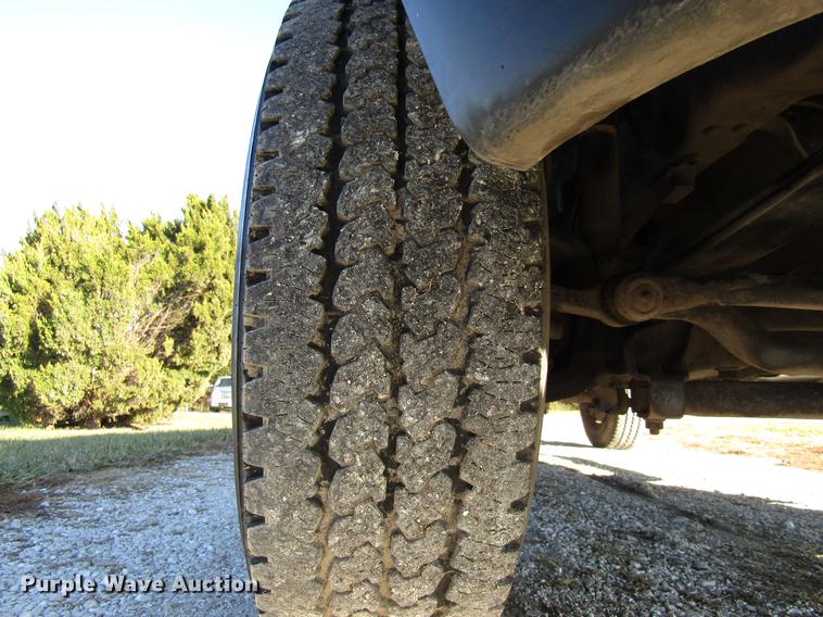 image for item DE5014 2003 Ford F350 Super Duty XL utility bed pickup truck