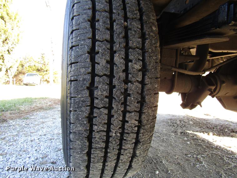 image for item DE5014 2003 Ford F350 Super Duty XL utility bed pickup truck