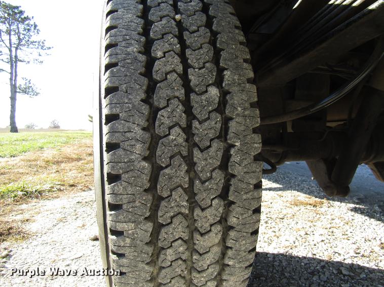 image for item DE5014 2003 Ford F350 Super Duty XL utility bed pickup truck