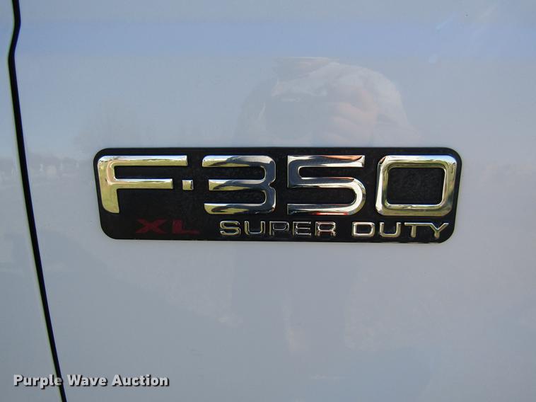 image for item DE5014 2003 Ford F350 Super Duty XL utility bed pickup truck