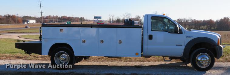 image for item DE5015 2005 Ford F550 Super Duty XL utility truck
