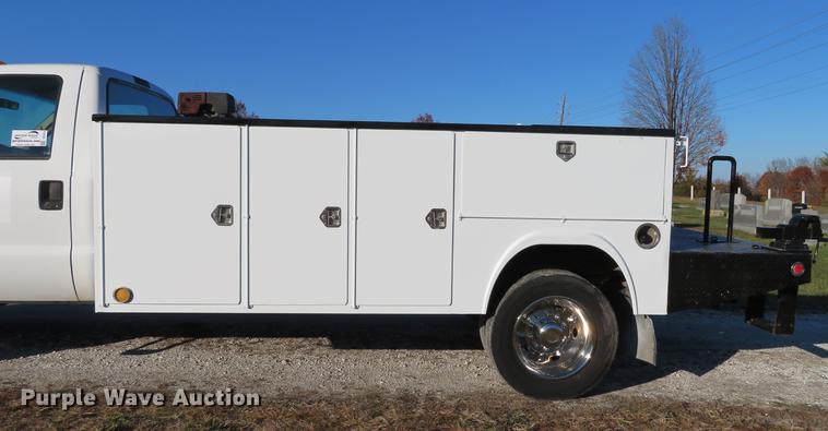image for item DE5015 2005 Ford F550 Super Duty XL utility truck