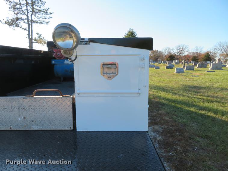 image for item DE5015 2005 Ford F550 Super Duty XL utility truck