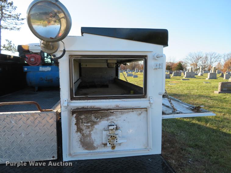 image for item DE5015 2005 Ford F550 Super Duty XL utility truck