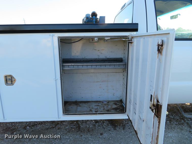 image for item DE5015 2005 Ford F550 Super Duty XL utility truck